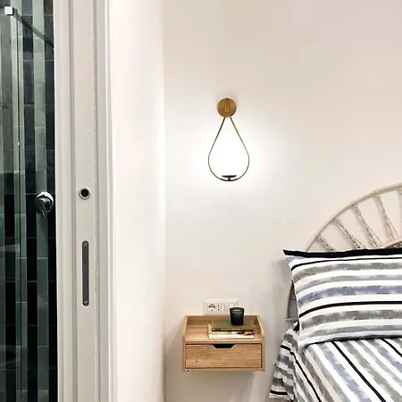 Portico 32 Bed & Breakfast 4*