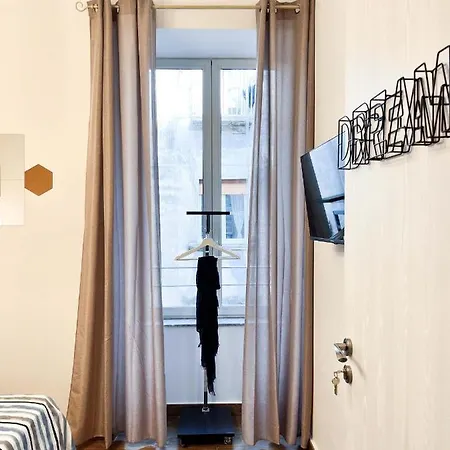 Portico 32 Bed & Breakfast 4*