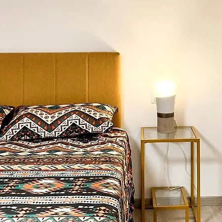 Portico 32 Bed & Breakfast